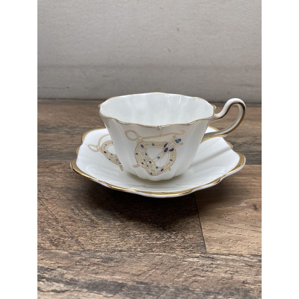 Royal‎ Tara Fine Bone China Teacup Saucer Tara Brooch EUC